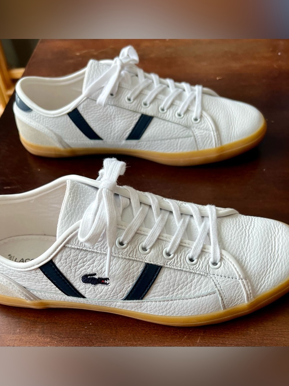 Lacoste Women’s White Leather Sneakers w/Navy Stripes  9.5 US - like new! - Picture 7 of 12